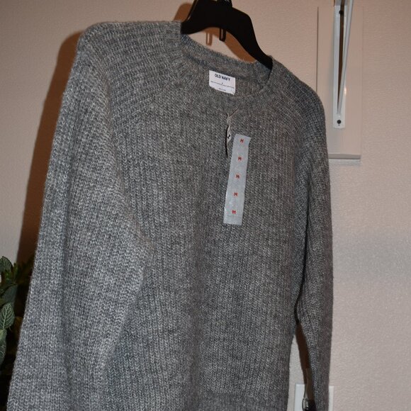 Old Navy Sweaters - Old Navy Crop Top Sweater in Gray Size M